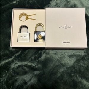 CHANEL Black and Gold Key Holder Set